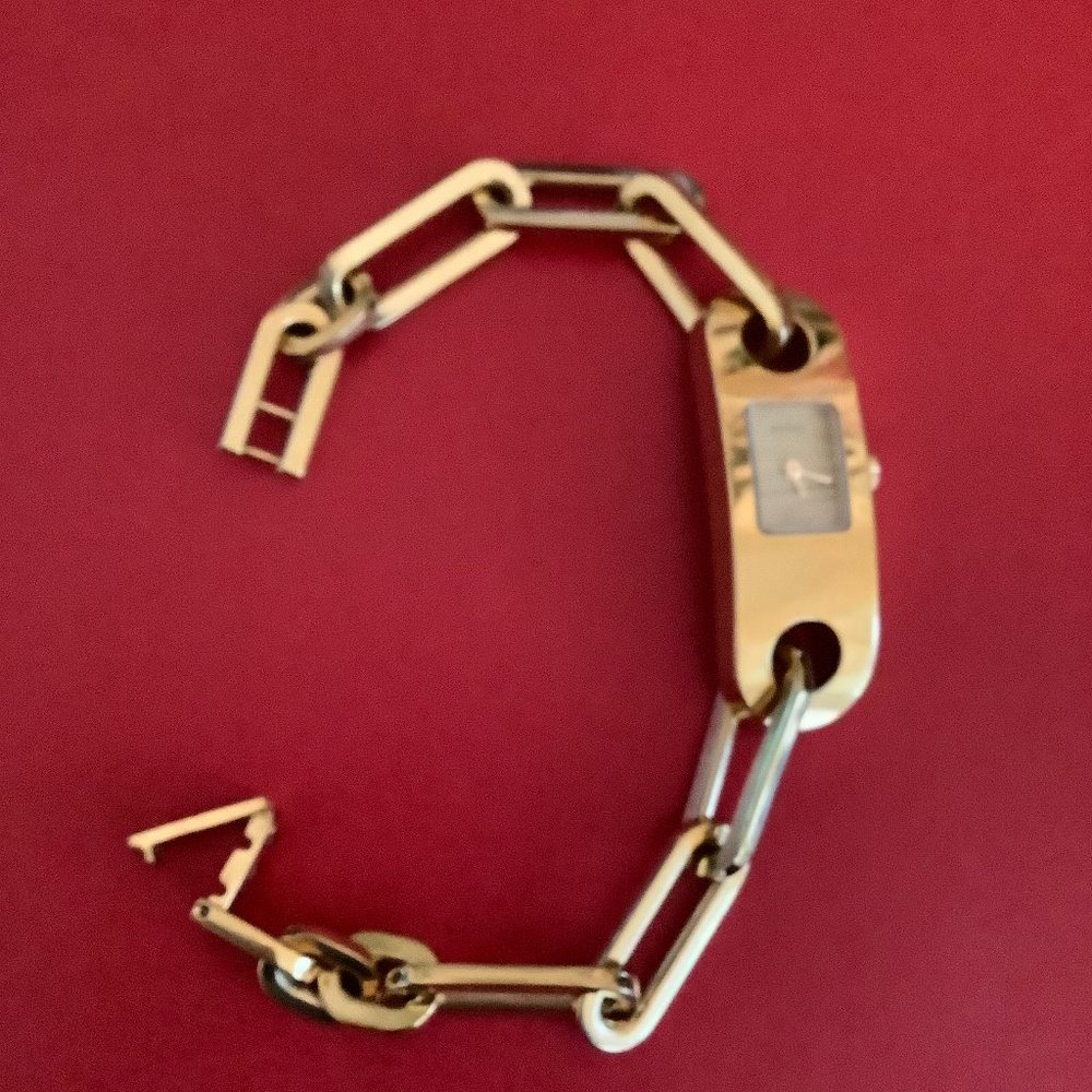 Ladies Gucci 6100L Watch, band is 7 1/2” in length with an extra 1/2” link